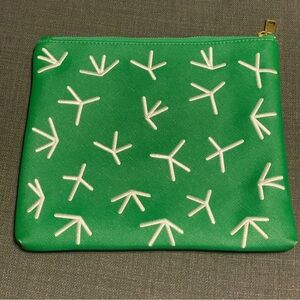 Studio DIY ‘Can’t Clutch This’ Cactus Clutch